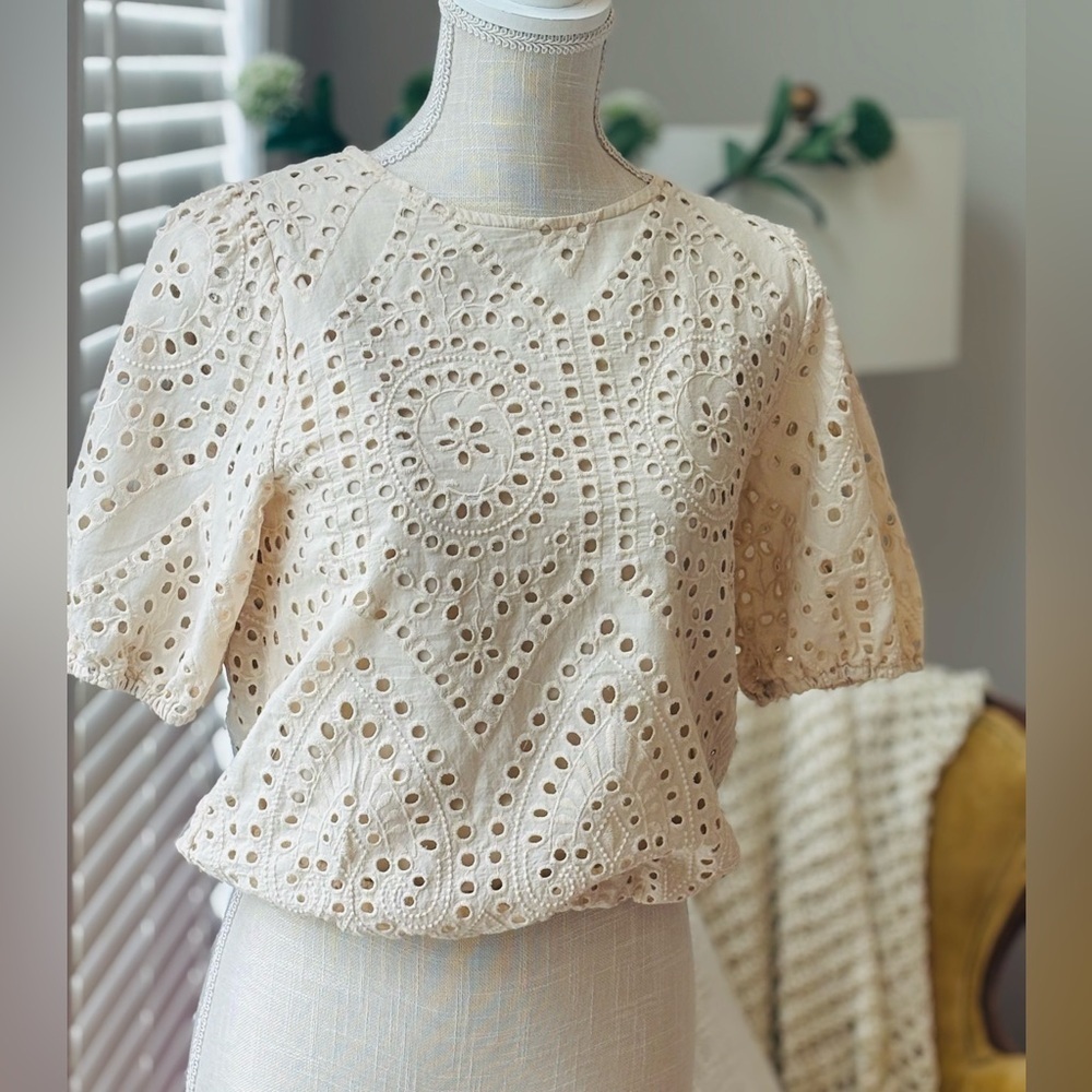 URBAN Romantics Cream Eyelet Short Sleeve Blouse